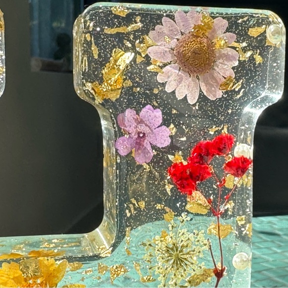Custom Resin Letter “H” with Real Flowers and Gold Flakes - Picture 4 of 7